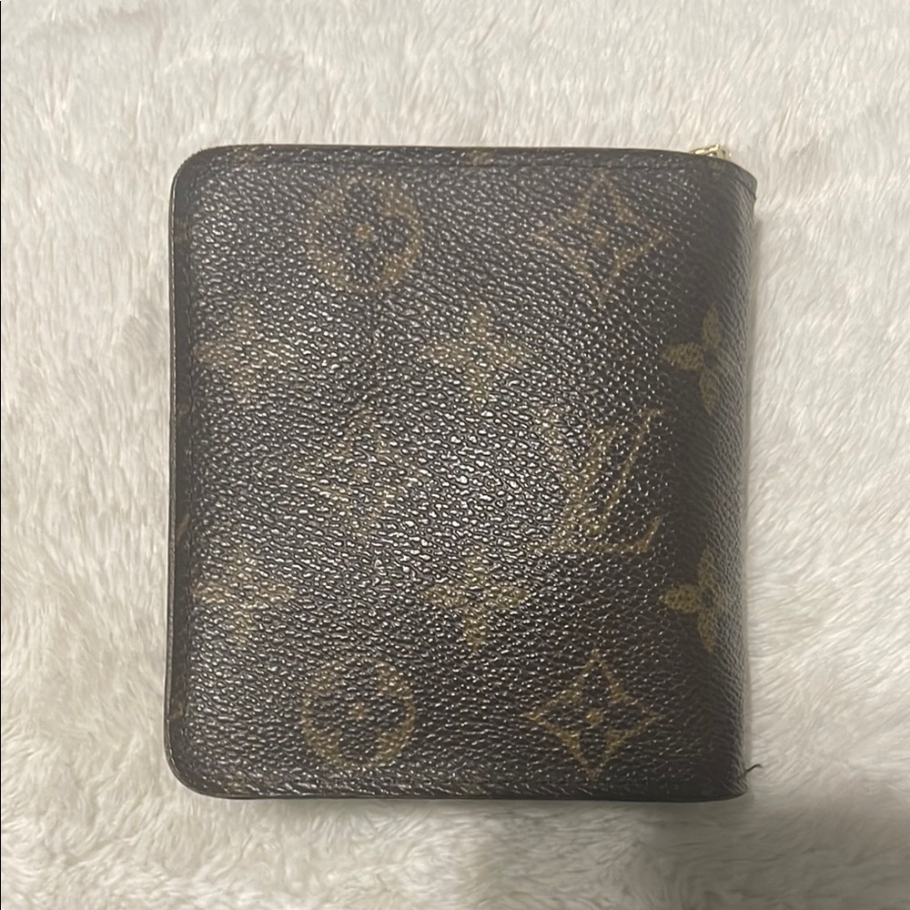 Authentic Louis Vuitton Monogram Compact Zip Bifold Wallet - Picture 2 of 14